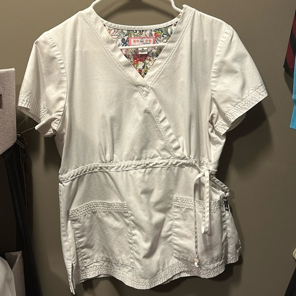 Koi Faux Wrap Scrub Top medium - Picture 1 of 6